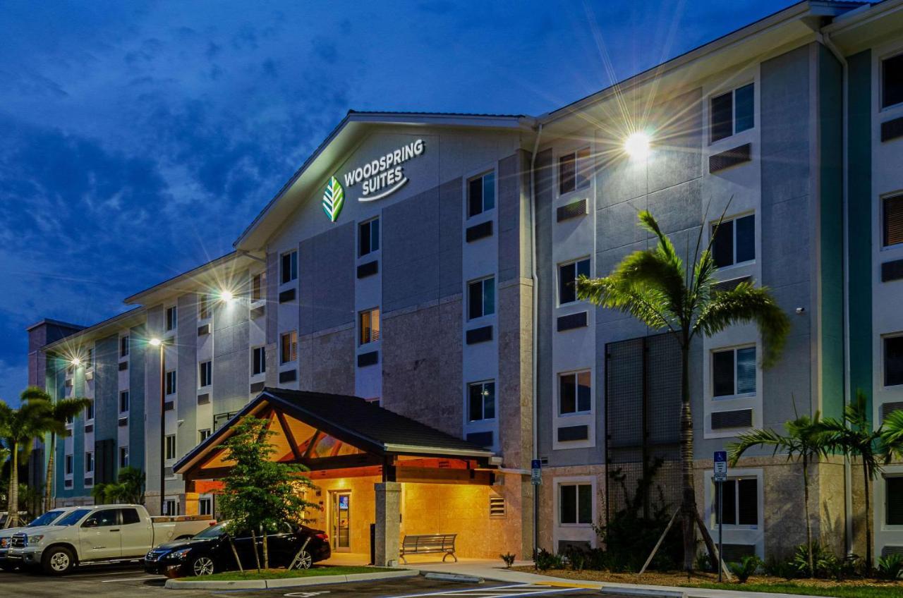 Woodspring Suites Naples Golden Gate Zewnętrze zdjęcie