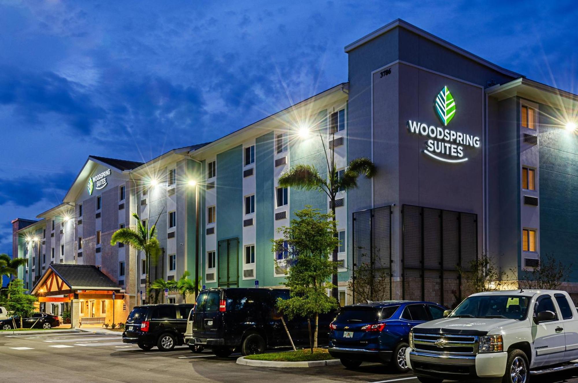 Woodspring Suites Naples Golden Gate Zewnętrze zdjęcie