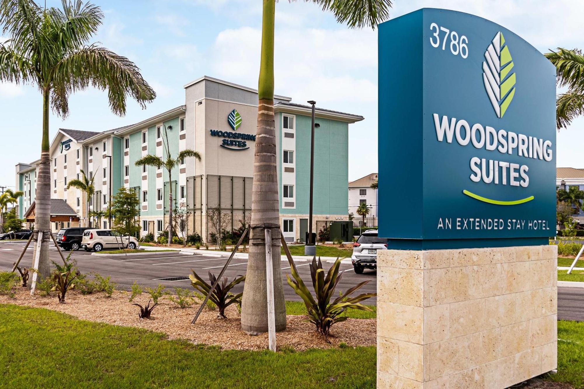 Woodspring Suites Naples Golden Gate Zewnętrze zdjęcie